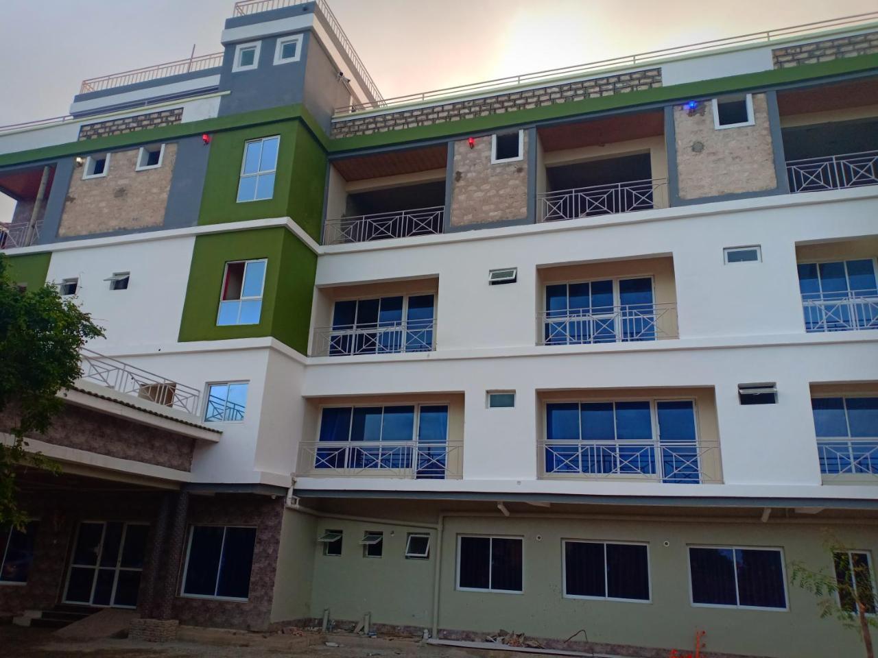 Diplomat Diani Beach Resort 外观 照片
